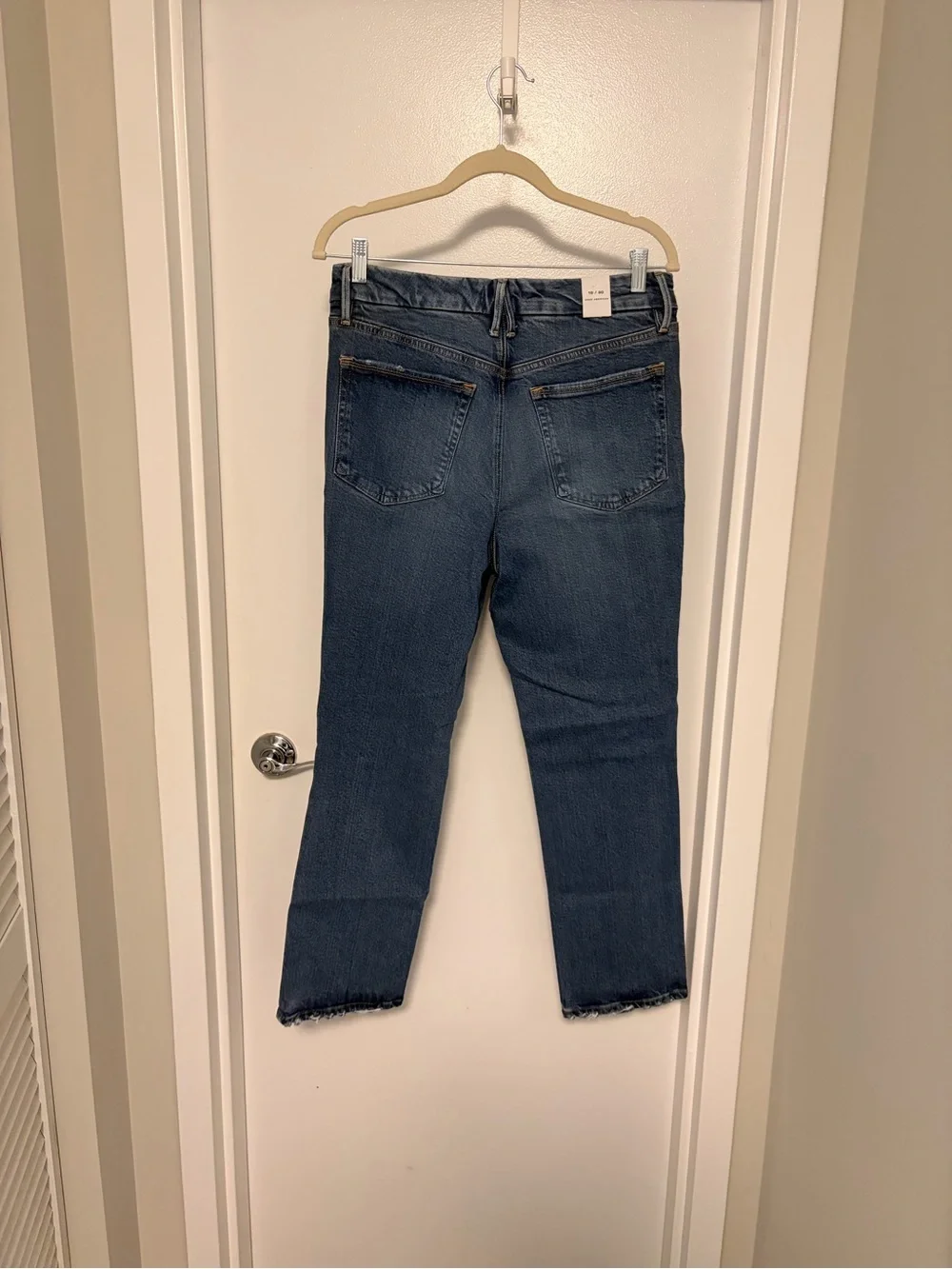 Good American Classic Straight-Leg Jeans in Medium Blue Wash